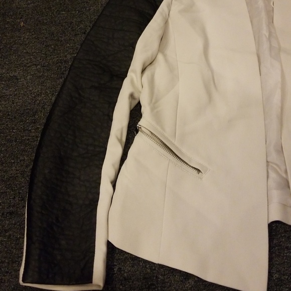 Blazer - Picture 3 of 5